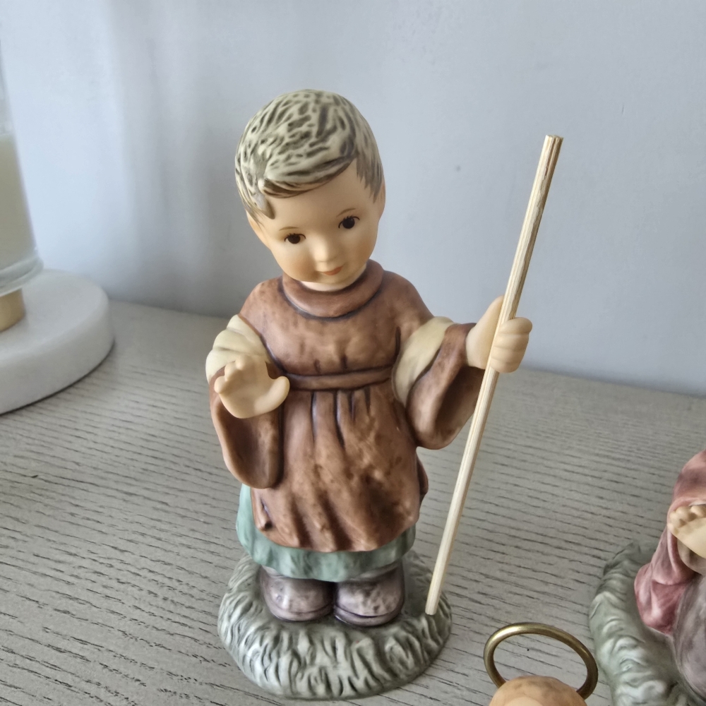 Vintage Berta Hummel Goebel 1996 Nativity - Picture 2 of 16